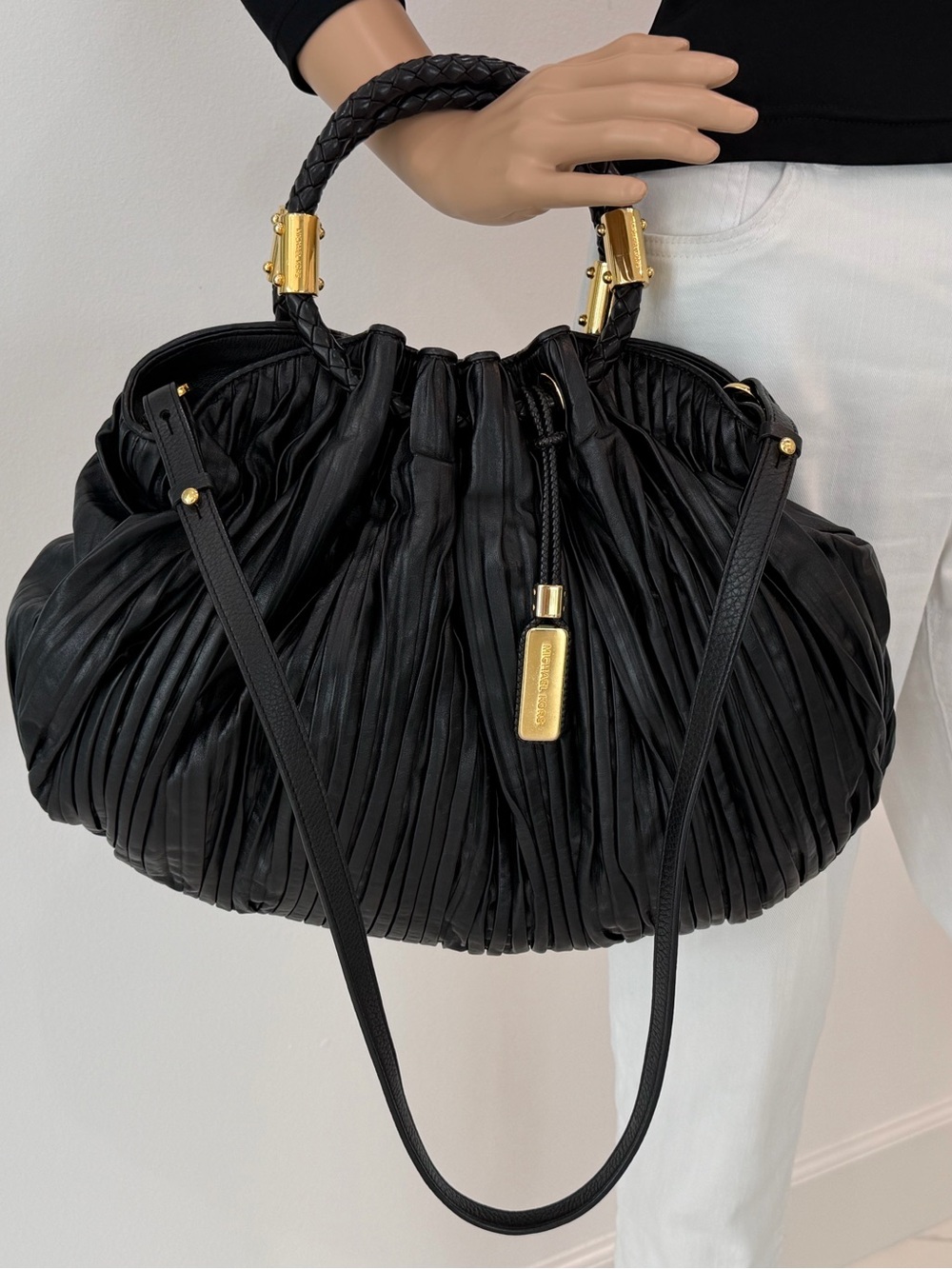 Stunning Michael Kors Black Leather Skorpios Ring/Shoulder/Crossbody Bag, Luxury
